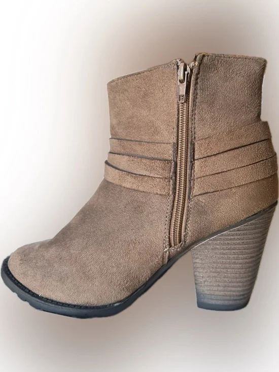 ETC! Women's Taupe Suede Ankle Boot with Block Heel. - Picture 2 of 4